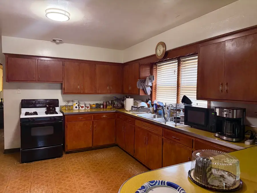 8504 S Prairie Avenue, Chicago, IL 60619 - #3