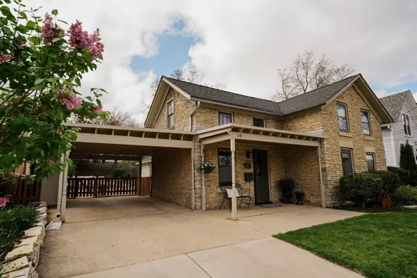 118 S River Lane, Geneva, IL 60134