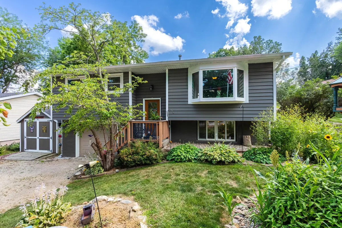 204 Chestnut Street, Le Claire, IA 52753 - #1