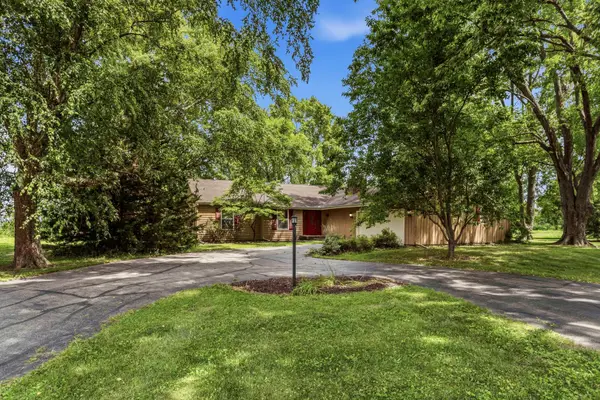 147 Woodlake Road, Seymour, IL 61875
