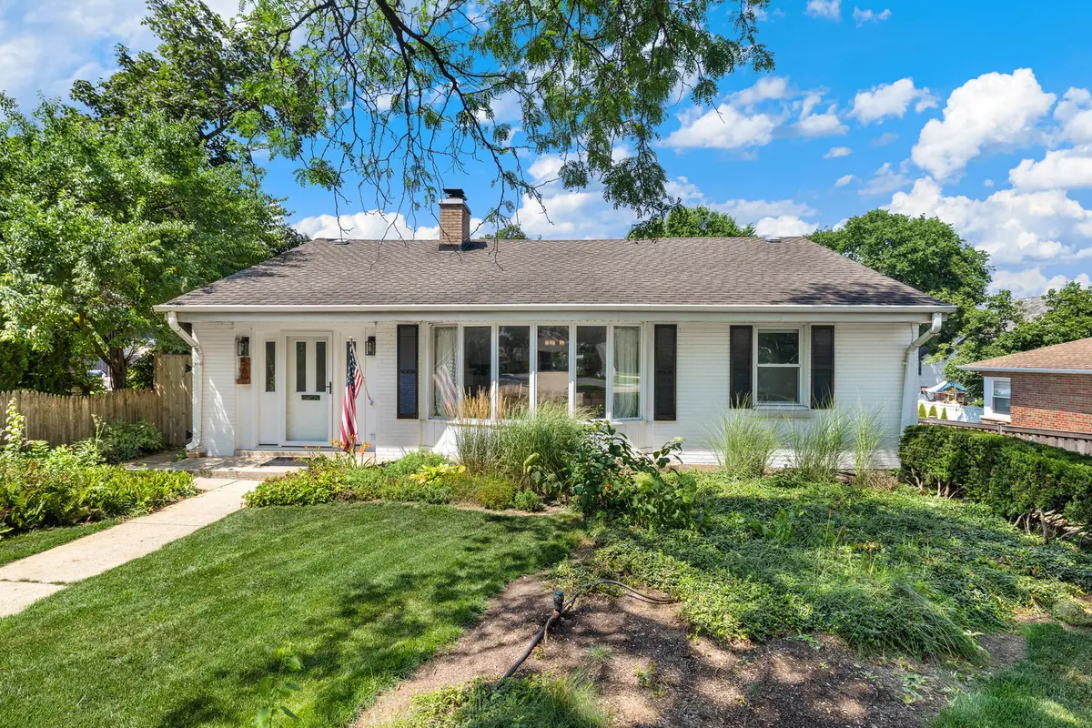 56 Chicago Avenue, Clarendon Hills, IL 60514 - #1