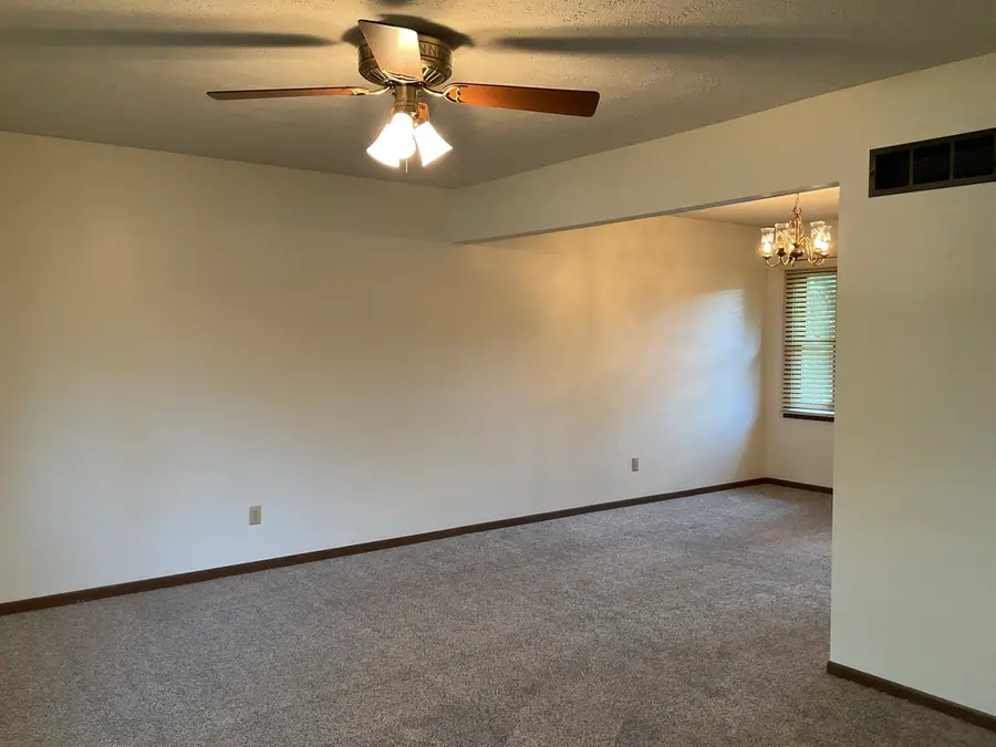 4 Terrace Park, Eldridge, IA 52748 - #3