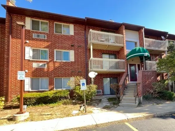 820 N Lakeside Drive #3A, Vernon Hills, IL 60061
