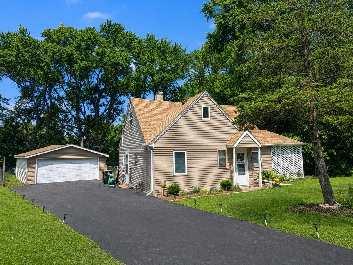 924 Hillwood Circle, Round Lake Beach, IL 60073 - #1