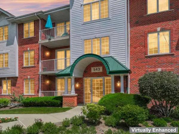543 N Hough Street #104, Barrington, IL 60010