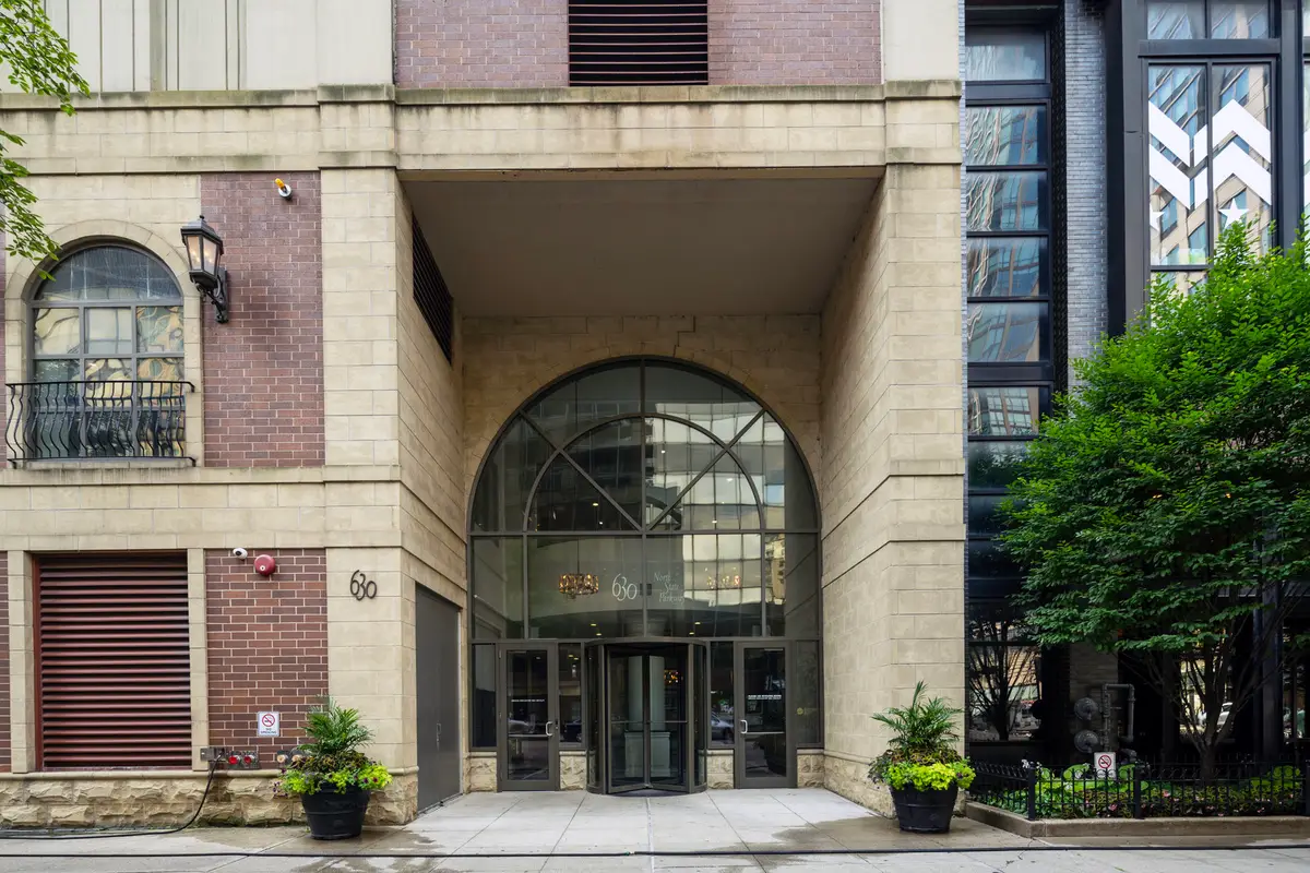 630 N State Street #2202, Chicago, IL 60654 - #1