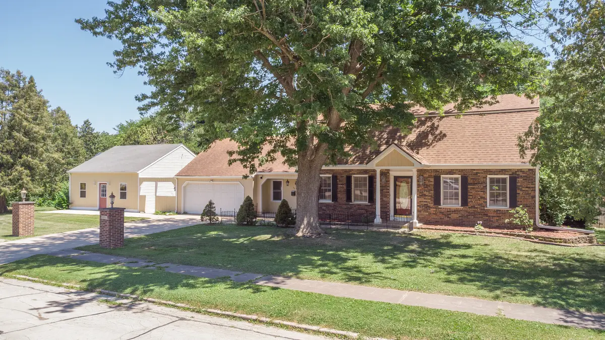 23 Elizabeth Circle, Freeport, IL 61032 - #1