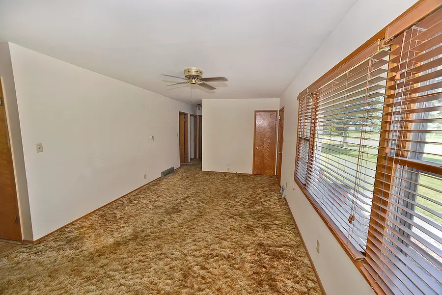 1104 N 29th Road, Utica, IL 61373 - #2