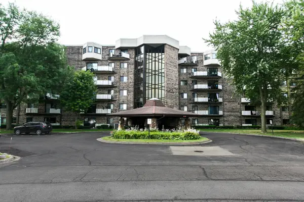 1275 E Baldwin Lane #306, Palatine, IL 60074