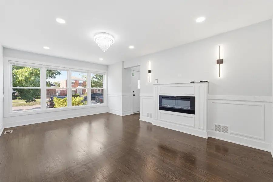 657 E 100th Place, Chicago, IL 60628 - #3