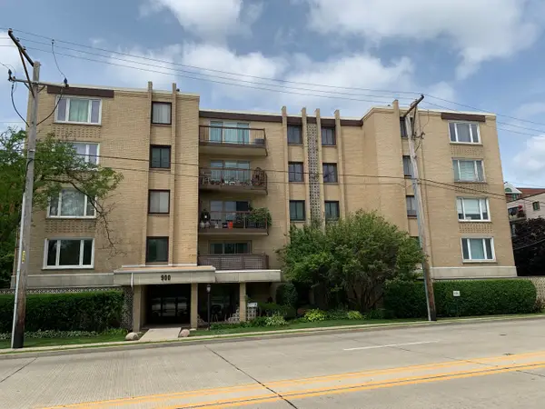 900 S River Road #4A, Des Plaines, IL 60016