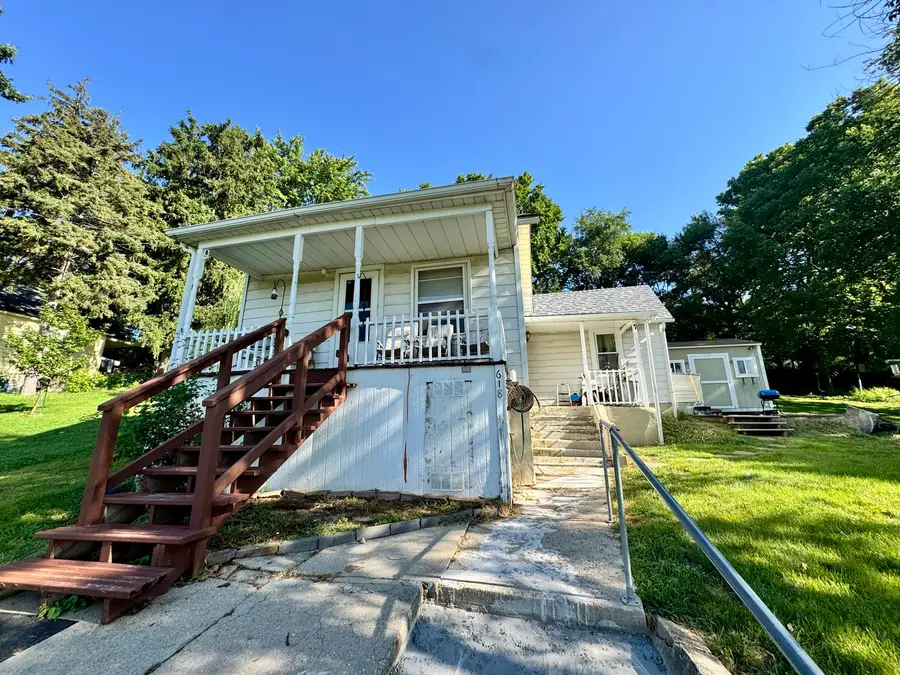 618 E Saint Paul Street, Spring Valley, IL 61362 - #2