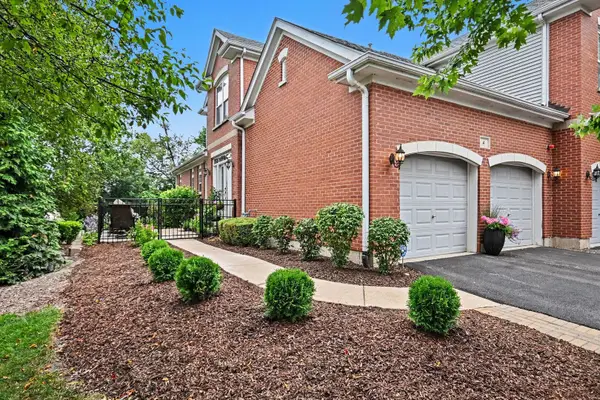 4 Lakebreeze Court, Lake Zurich, IL 60047