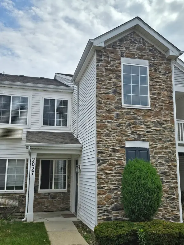 2027 Silverstone Drive #2027, Carpentersville, IL 60110