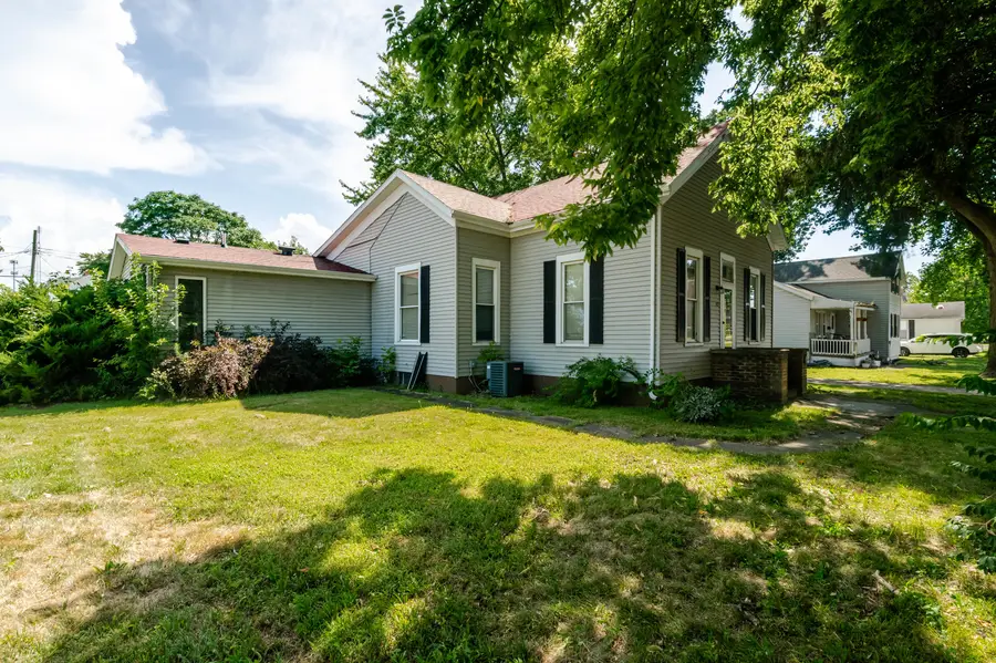 105 7th Street, Lincoln, IL 62656 - #3