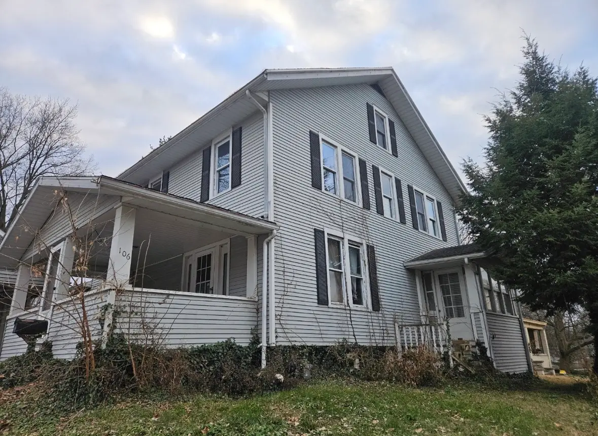 106 W Reynolds Street, Newton, IL 62448 - #1