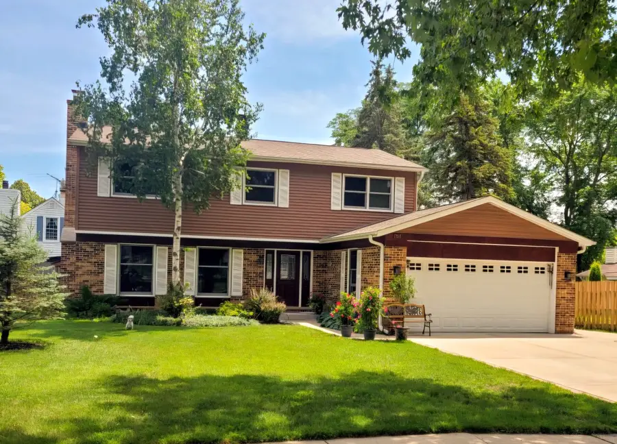 17515 W Winnebago Drive, Grayslake, IL 60030 - #2