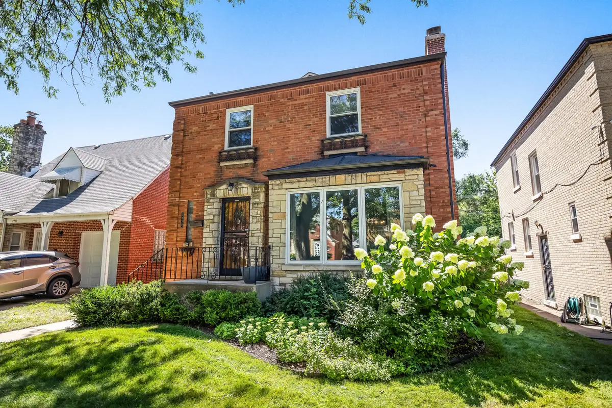 7730 S Paxton Avenue, Chicago, IL 60649 - #1