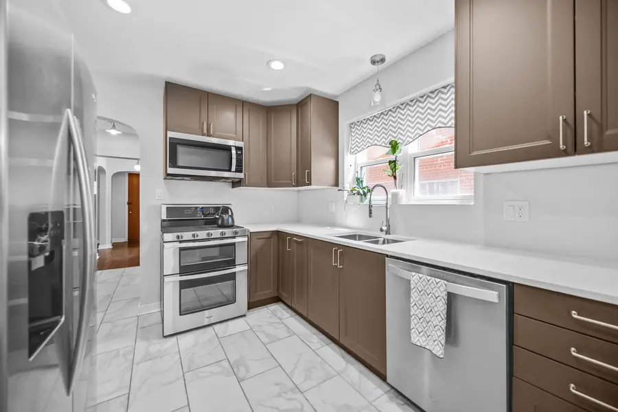 7730 S Paxton Avenue, Chicago, IL 60649 - #3