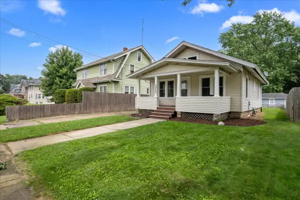 1006 S 4th Street, Aurora, IL 60505