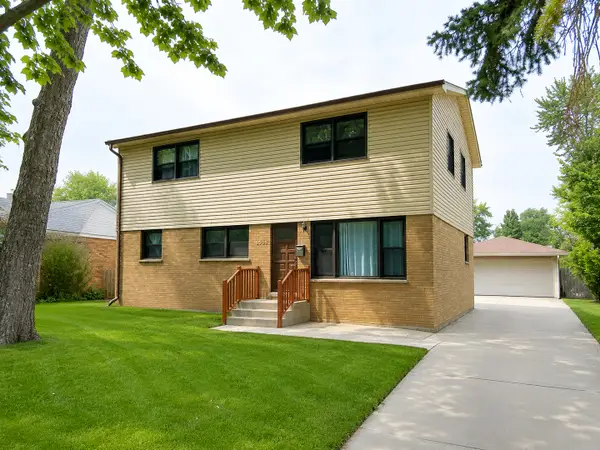 1508 W Palm Drive, Mount Prospect, IL 60056