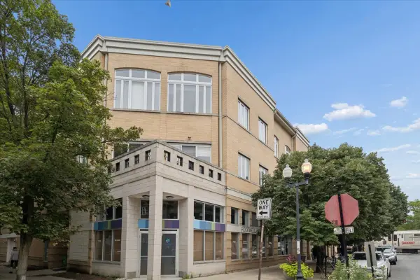 2555 W Leland Avenue #203, Chicago, IL 60625