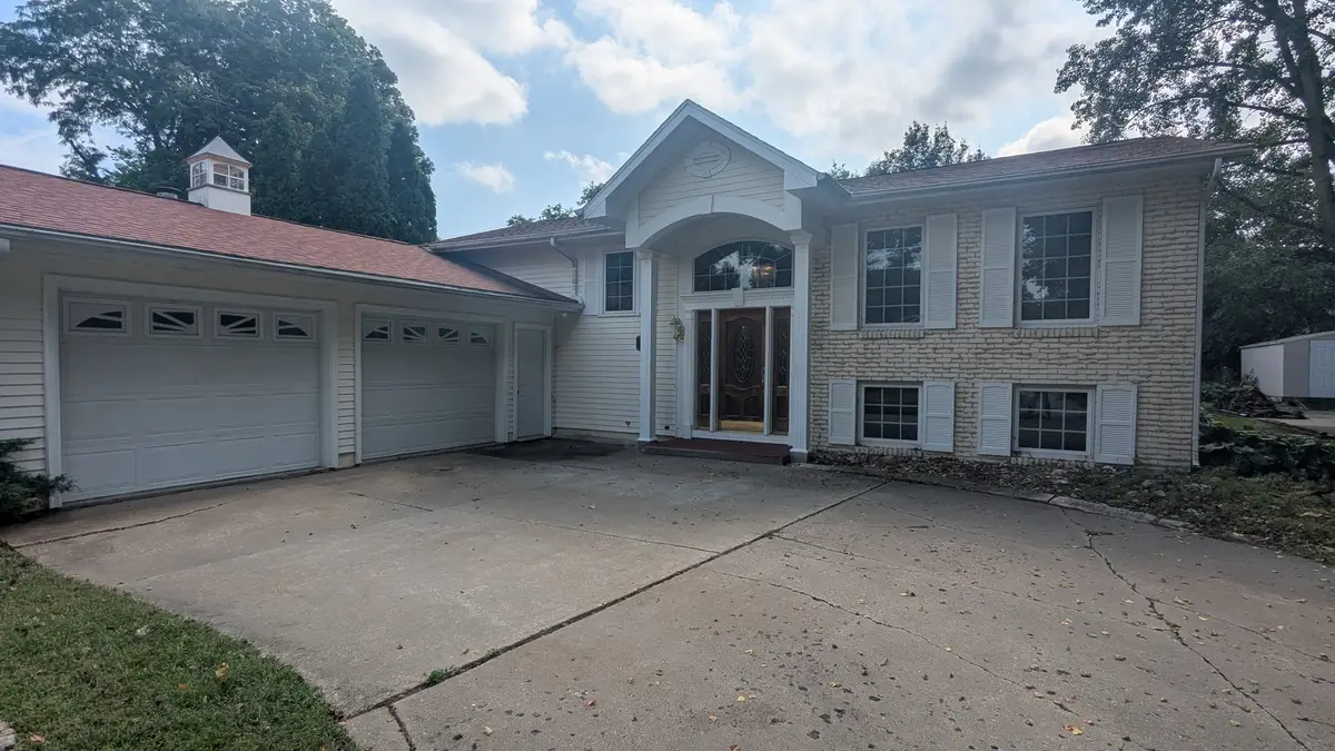 4835 Norwood Drive, Bettendorf, IA 52722 - #1
