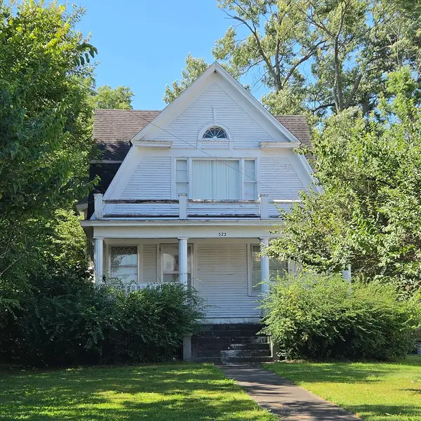 522 E Main Street, Benton, IL 62812