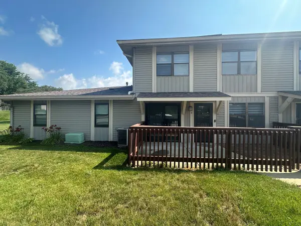 5700 Dutch Mill Court #B, Hanover Park, IL 60133