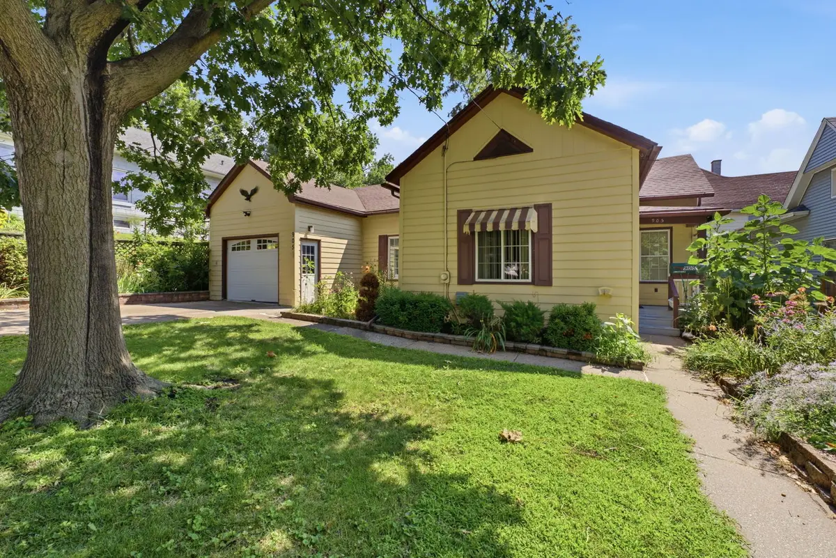 905 Washington Street, Davenport, IA 52804 - #1