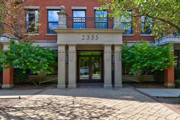 2335 W Belle Plaine Avenue #118, Chicago, IL 60618