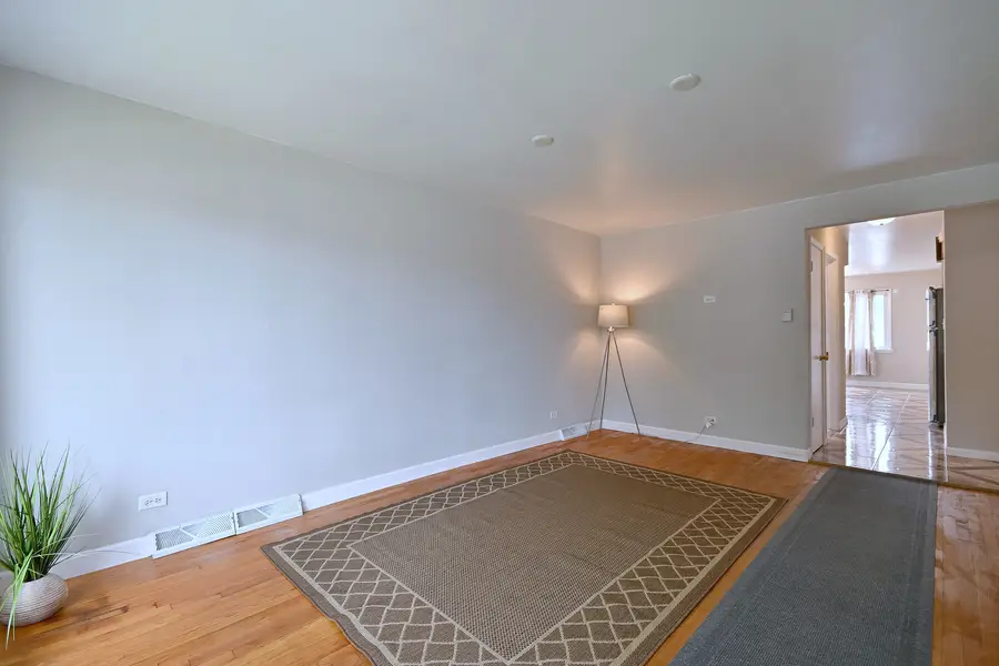 11121 S Ewing Avenue, Chicago, IL 60617 - #3