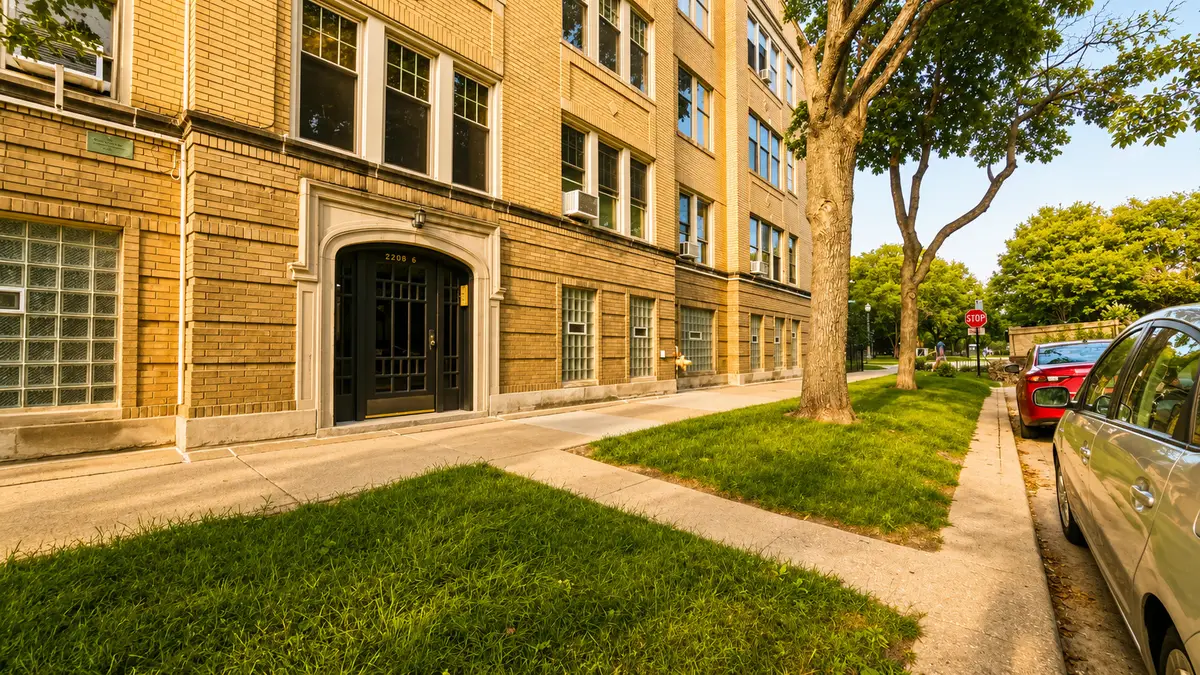 2208 W Winnemac Avenue #APT2, Chicago, IL 60625 - #1
