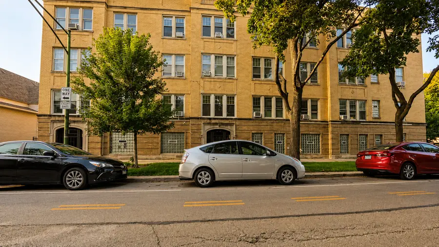 2208 W Winnemac Avenue #APT2, Chicago, IL 60625 - #2