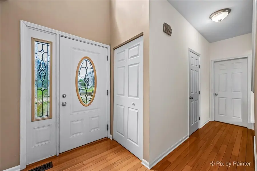 6 Elizabeth Court, Lake In The Hills, IL 60156 - #2