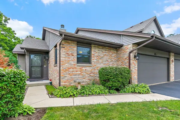 17 Garden Crescent Court #17, Elgin, IL 60123
