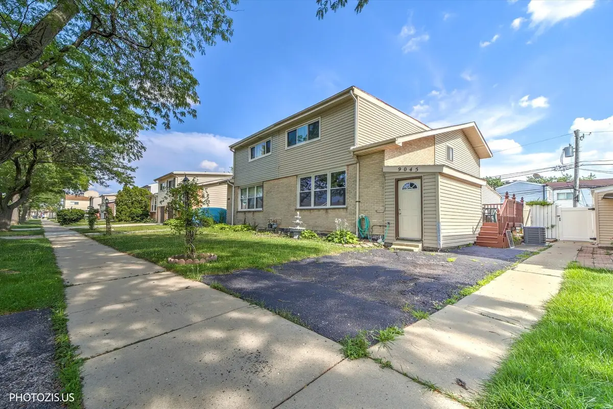 9045 Emerson Drive, Des Plaines, IL 60016 - #1