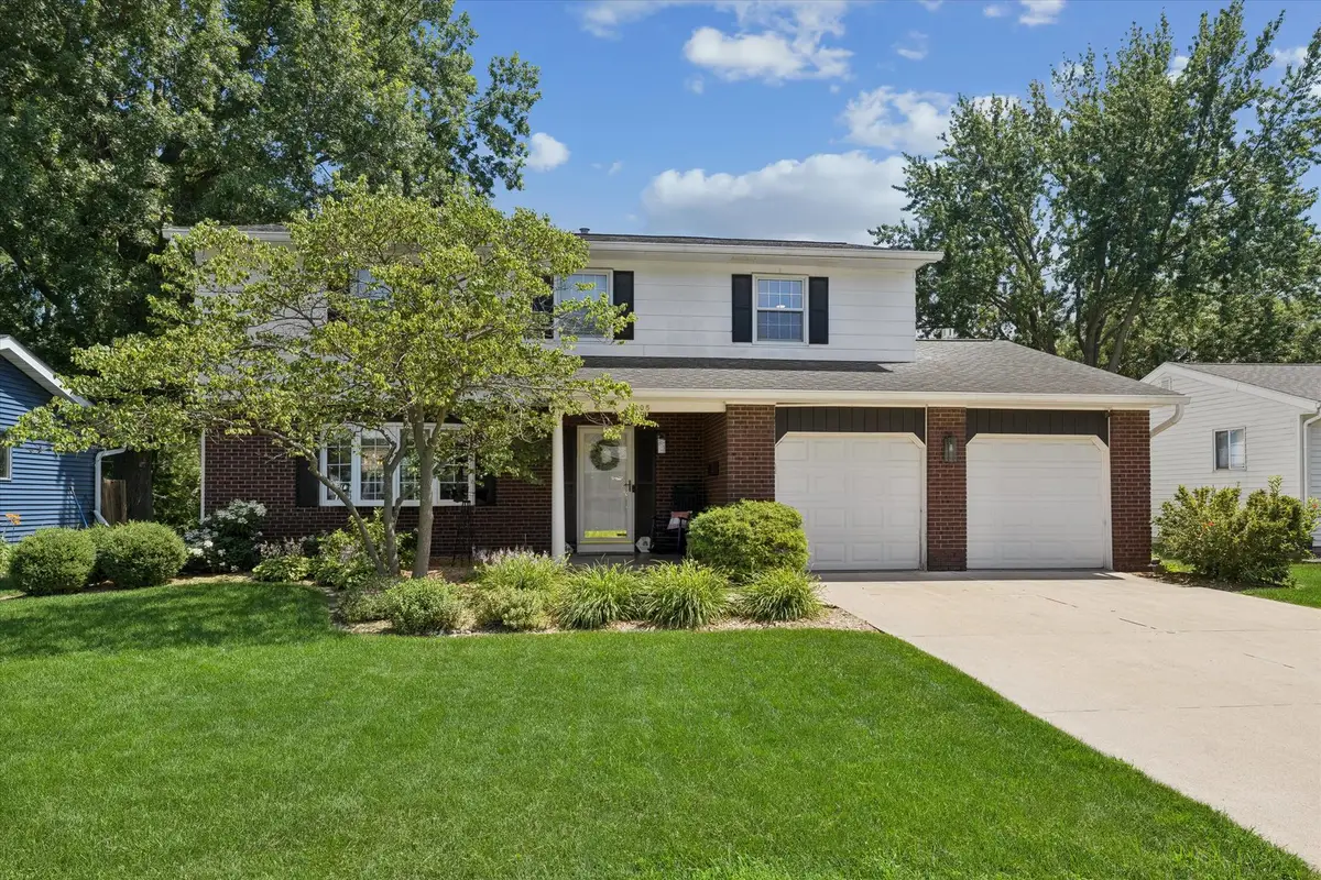 2305 E 31st Street, Davenport, IA 52807 - #1
