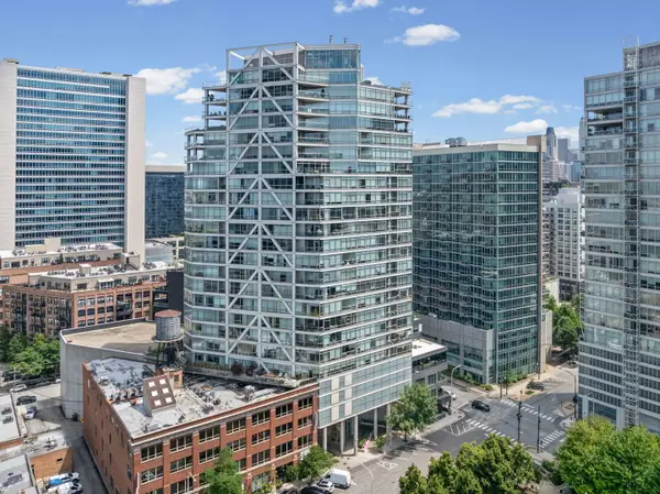 510 W Erie Street #1303, Chicago, IL 60654