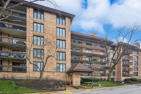 1671 Mission Hills Road #S404, Northbrook, IL 60062