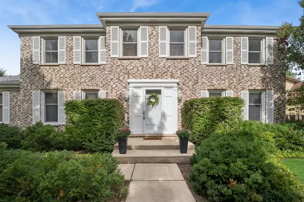 4008 N Walnut Avenue, Arlington Heights, IL 60004