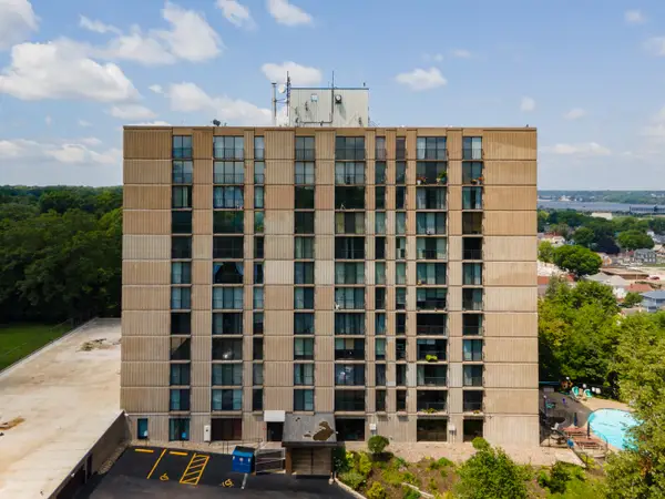 1800 7th Street #8F, East Moline, IL 61244