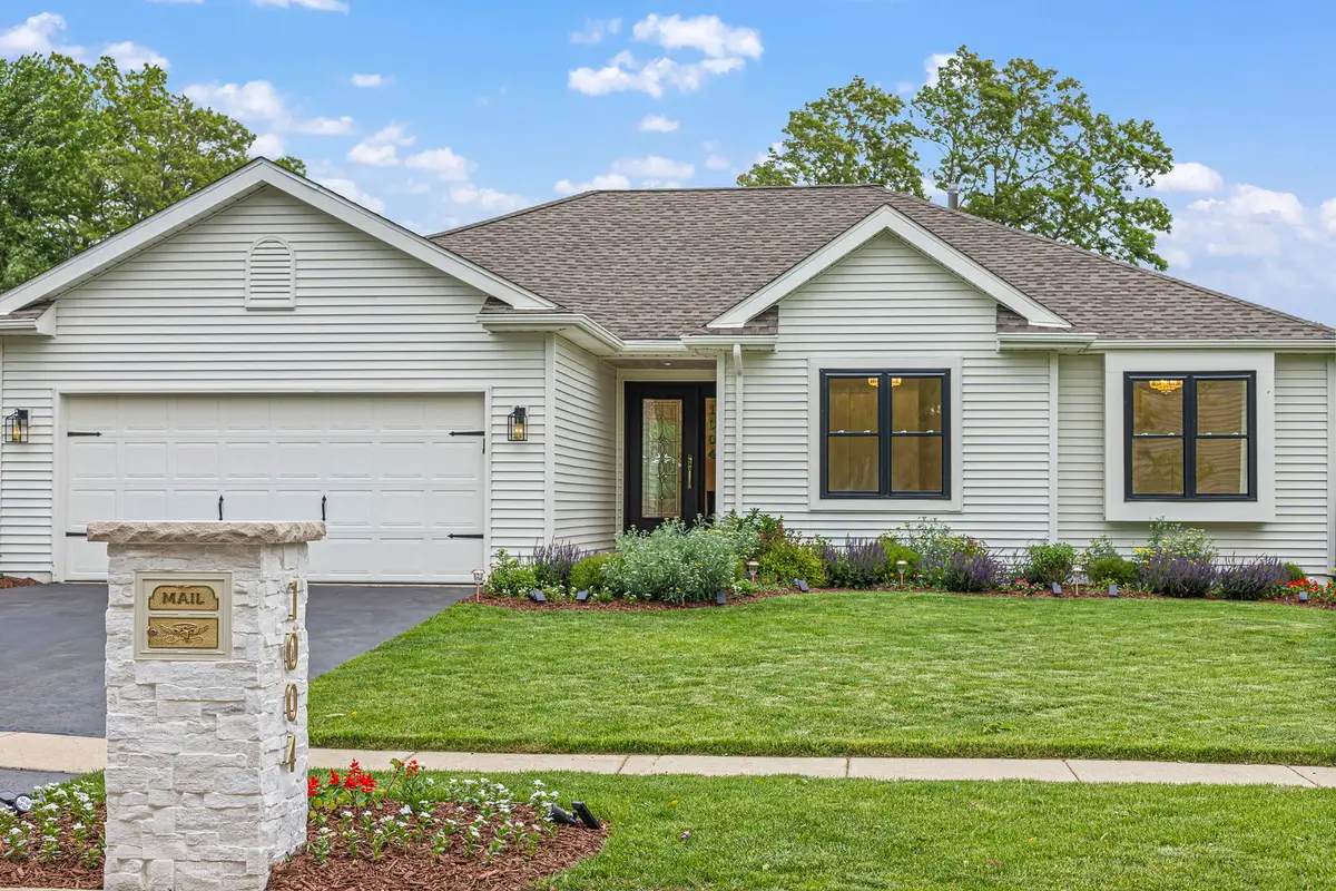 1004 Golden Avenue, Woodstock, IL 60098 - #1