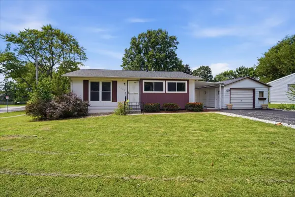 1302 Pinehurst Drive, Bloomington, IL 61704