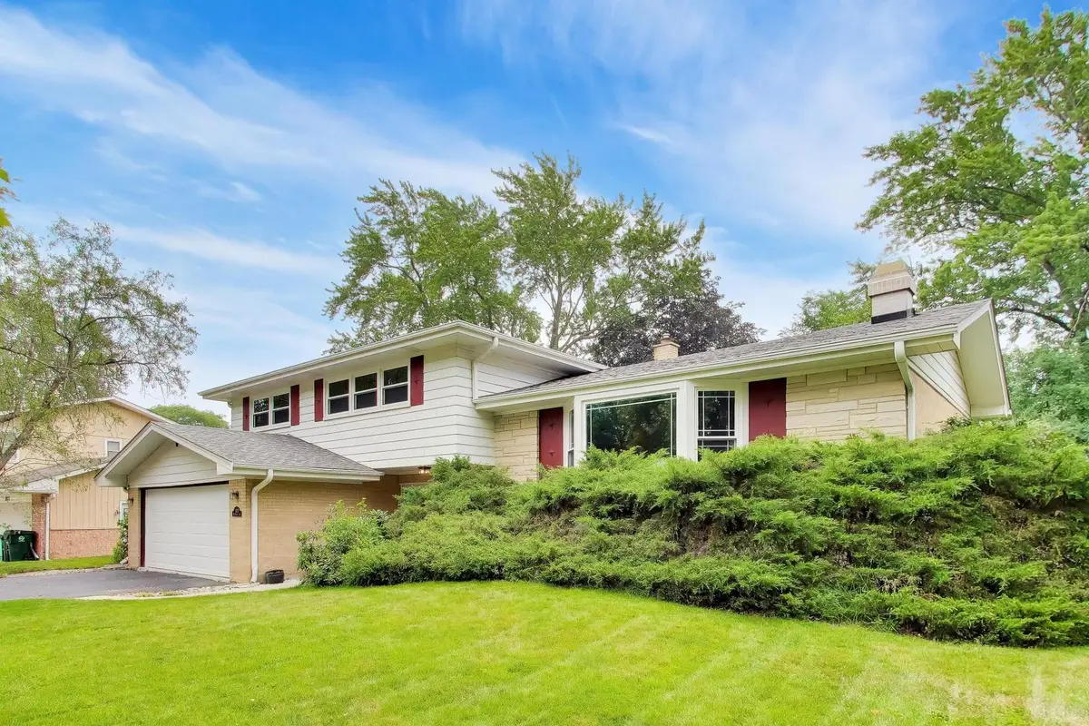 803 E Valley Lane, Arlington Heights, IL 60004 - #1