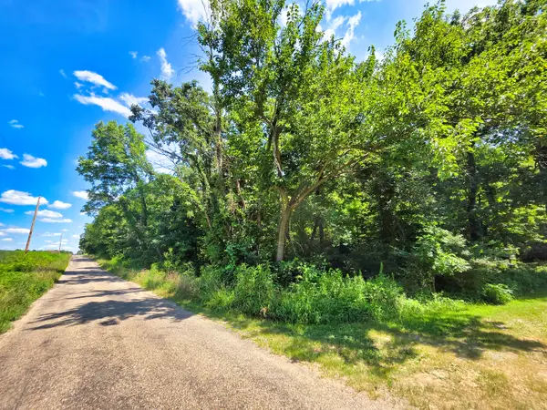 000 S Stanford Road, Flora, IL 62839