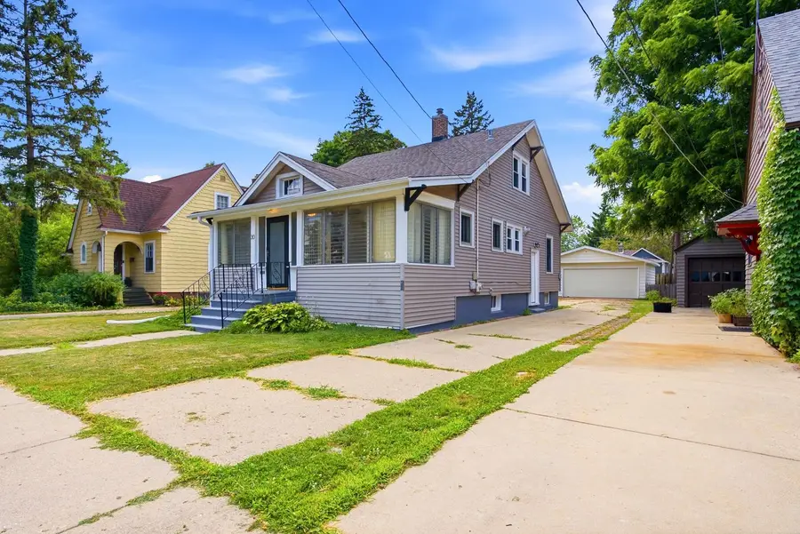 30 S Commonwealth Avenue, Elgin, IL 60123 - #2