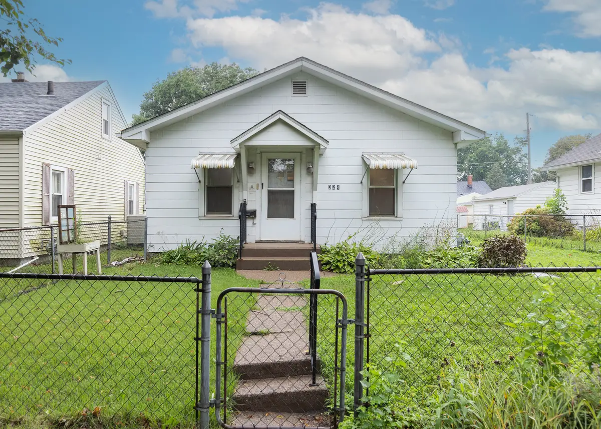 324 S Hazelwood Avenue, Davenport, IA 52802 - #1