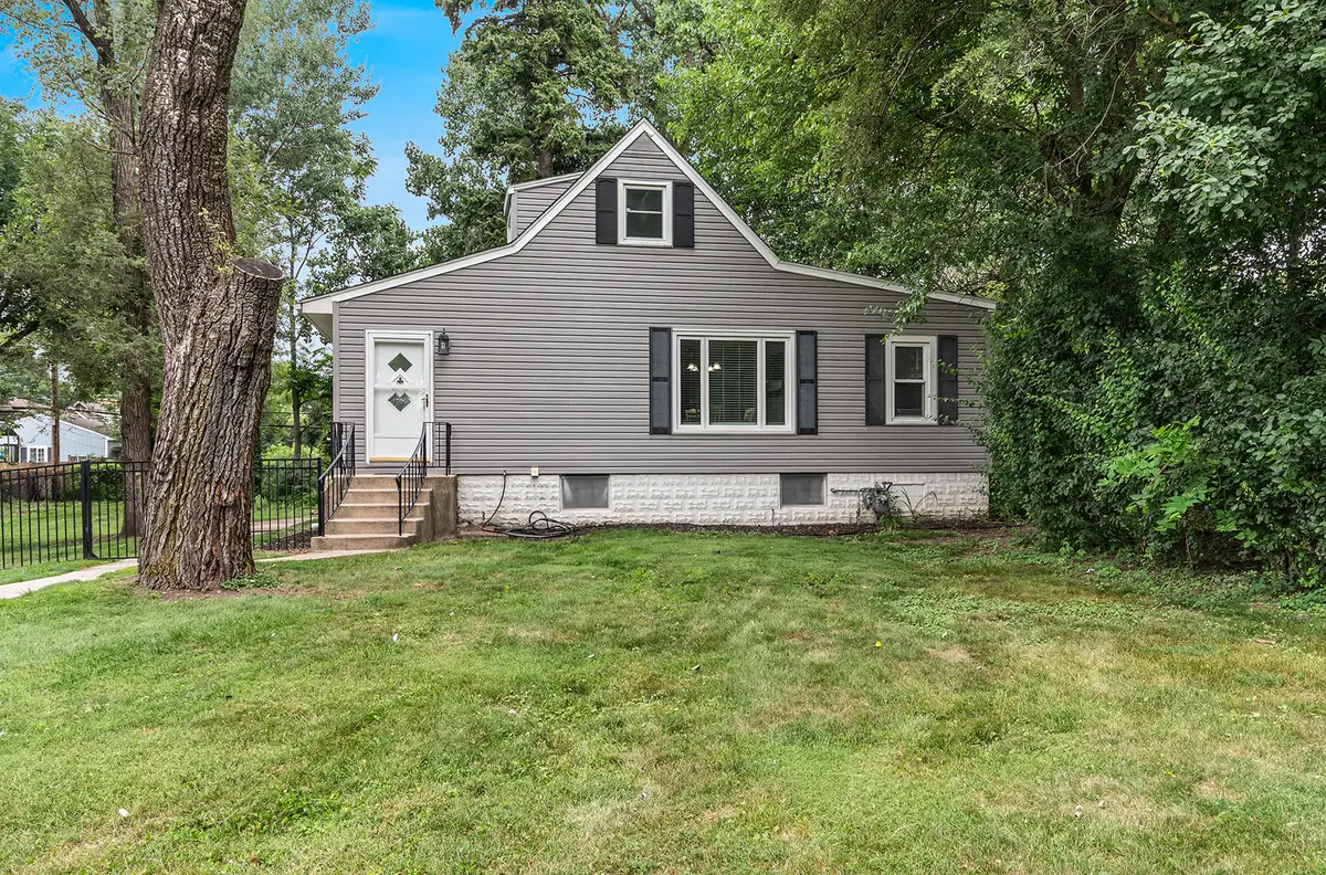 28 S Richmond Avenue, Westmont, IL 60559 - #1
