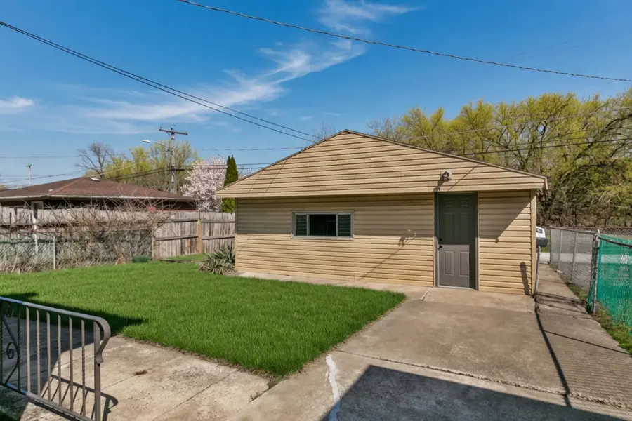14129 S Hoxie Avenue, Burnham, IL 60633 - #3